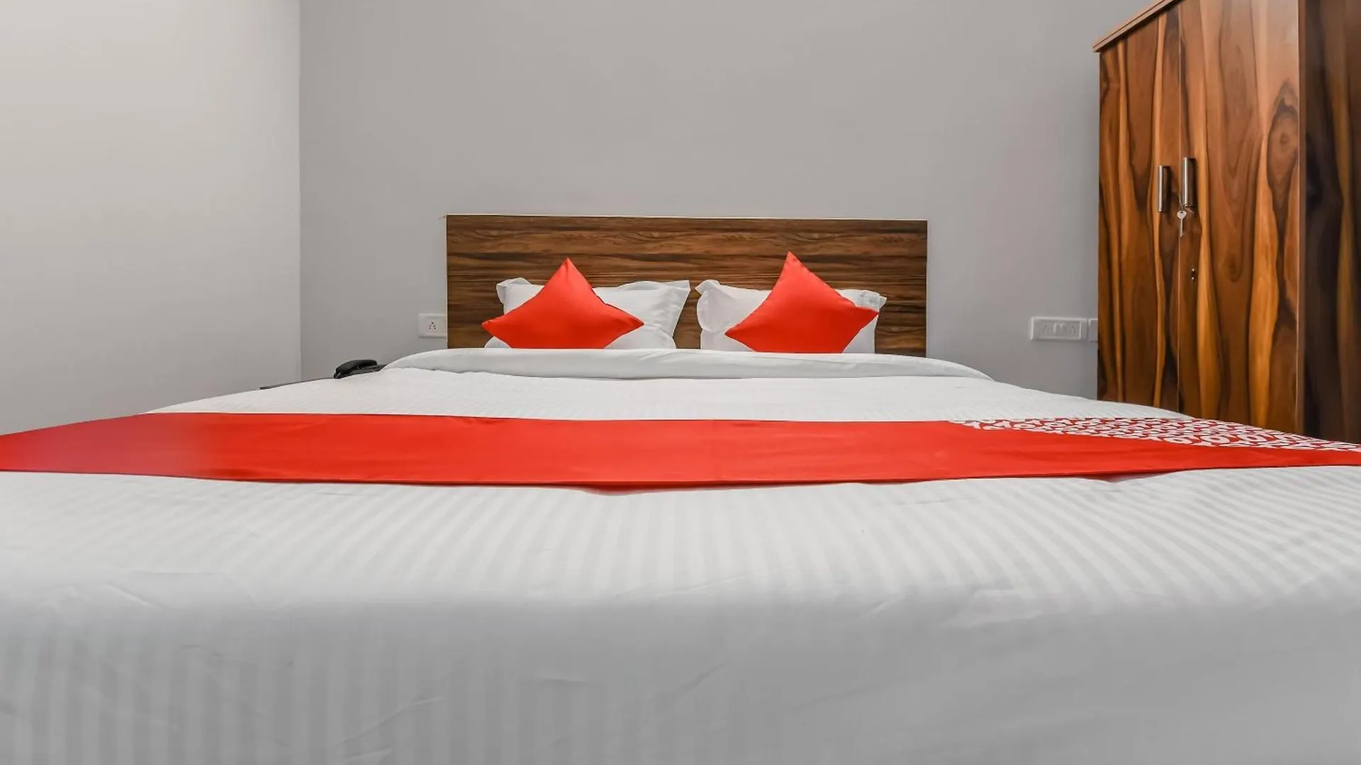 Hotel O Satguru Rasidency Dwarka Mor Delhi