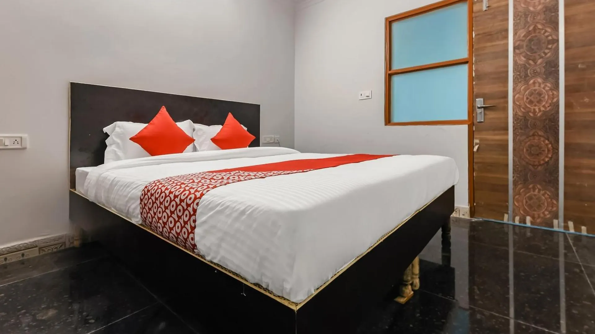 Hotel O Satguru Rasidency Dwarka Mor Delhi